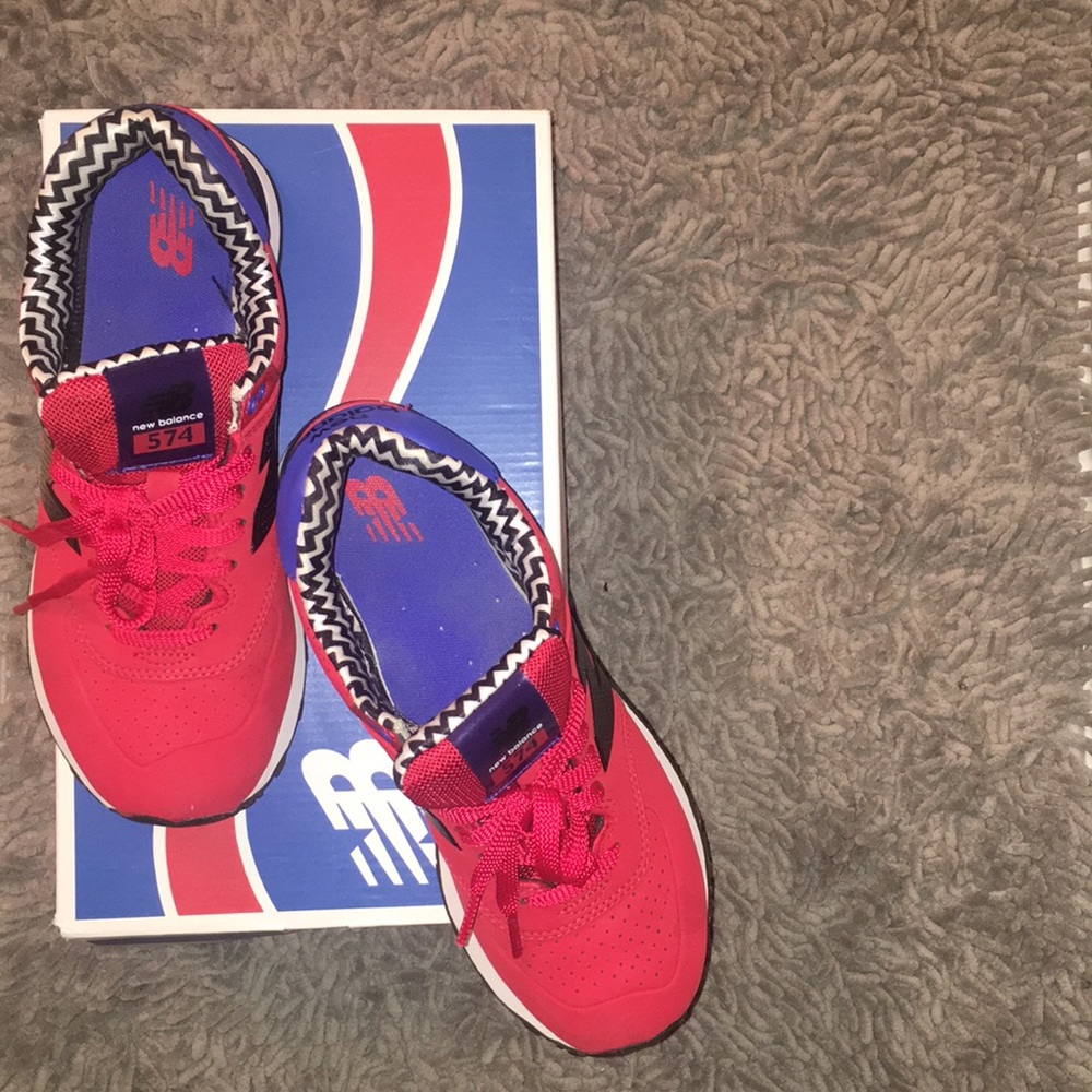 New Balance 574 (red/black)